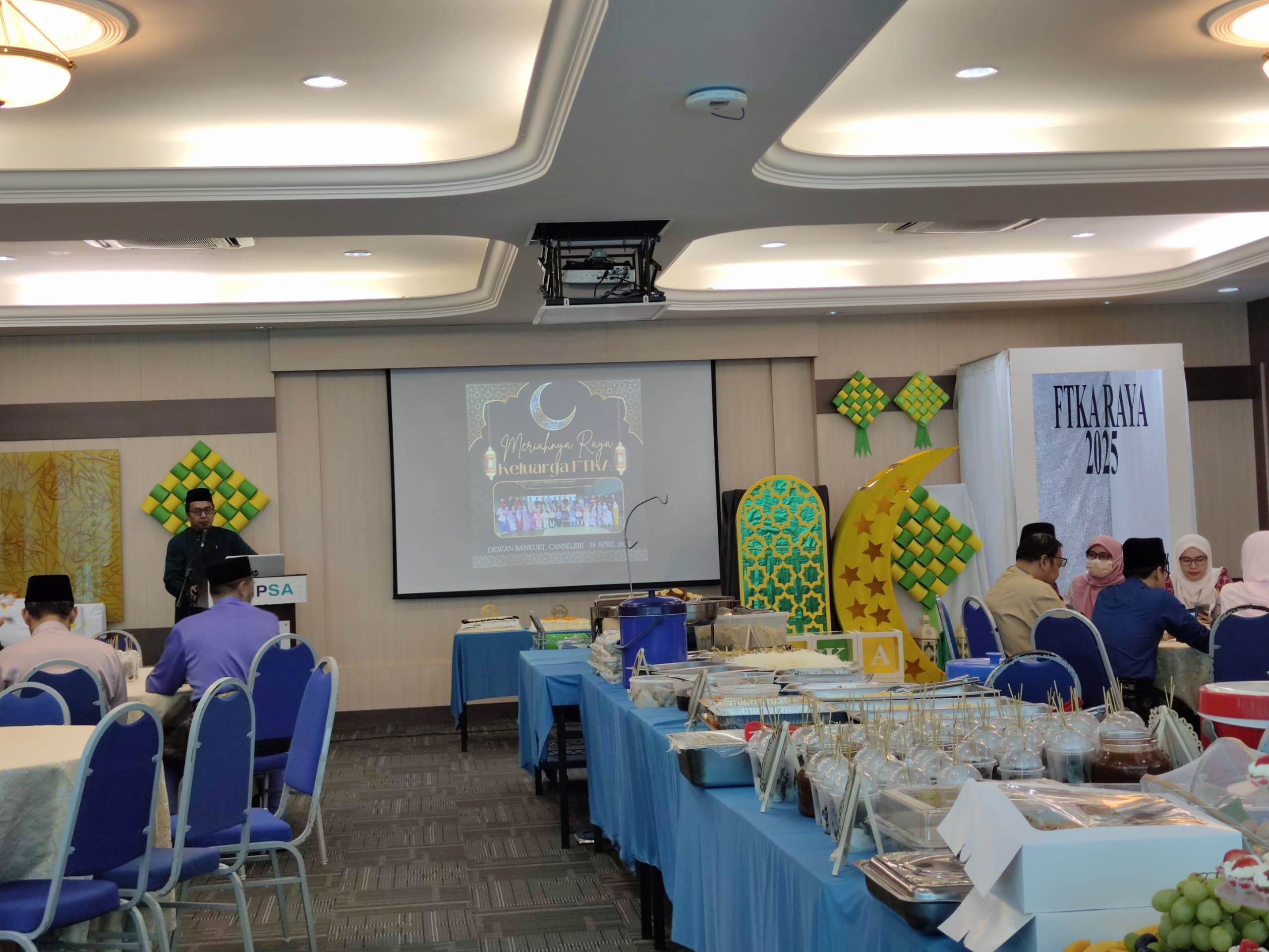 Majlis Sambutan Hari Raya Aidilfitri 2025/1446H anjuran Fakulti Teknologi Kejuruteraan Awam, Universiti Malaysia Pahang Al-Sultan Abdullah yang telah diadakan pada 28 April 2025 bertempat di Dewan Bankuet Canseleri, UMPSA Kampus Gambang